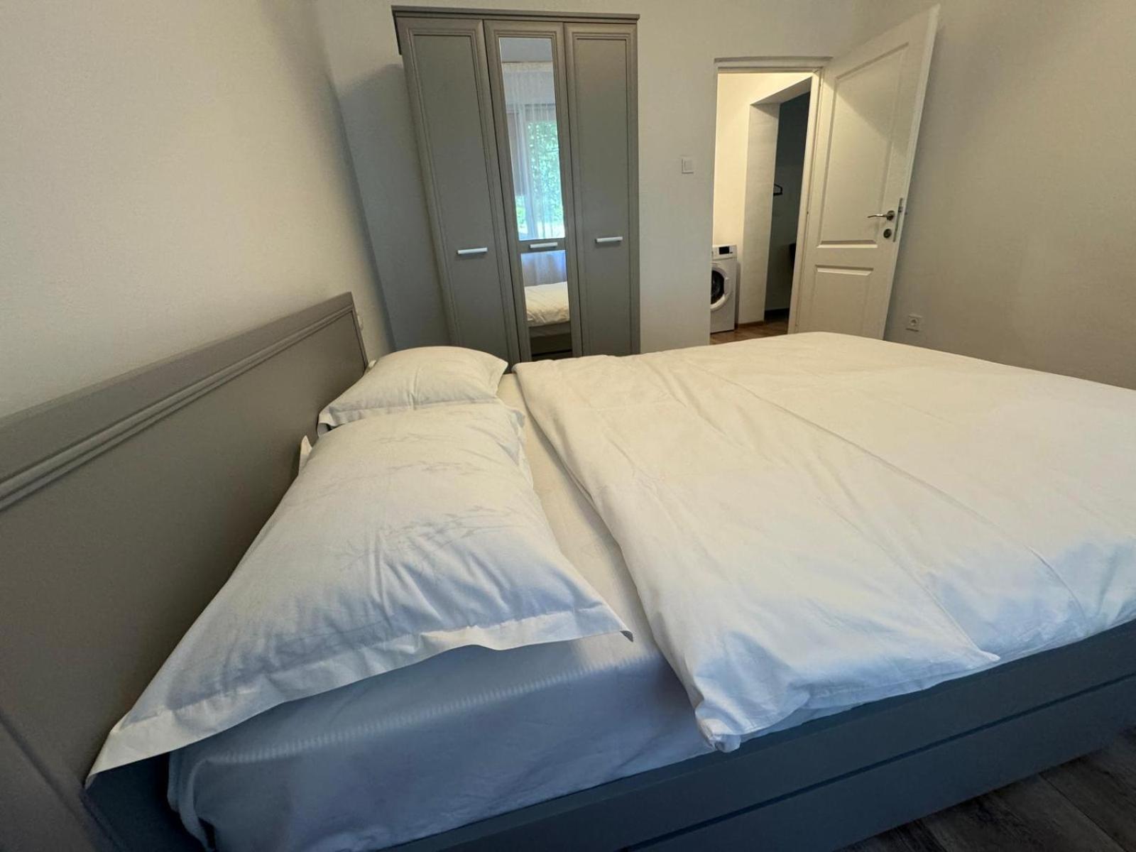 Peony Apartament Craiova Eksteriør bilde